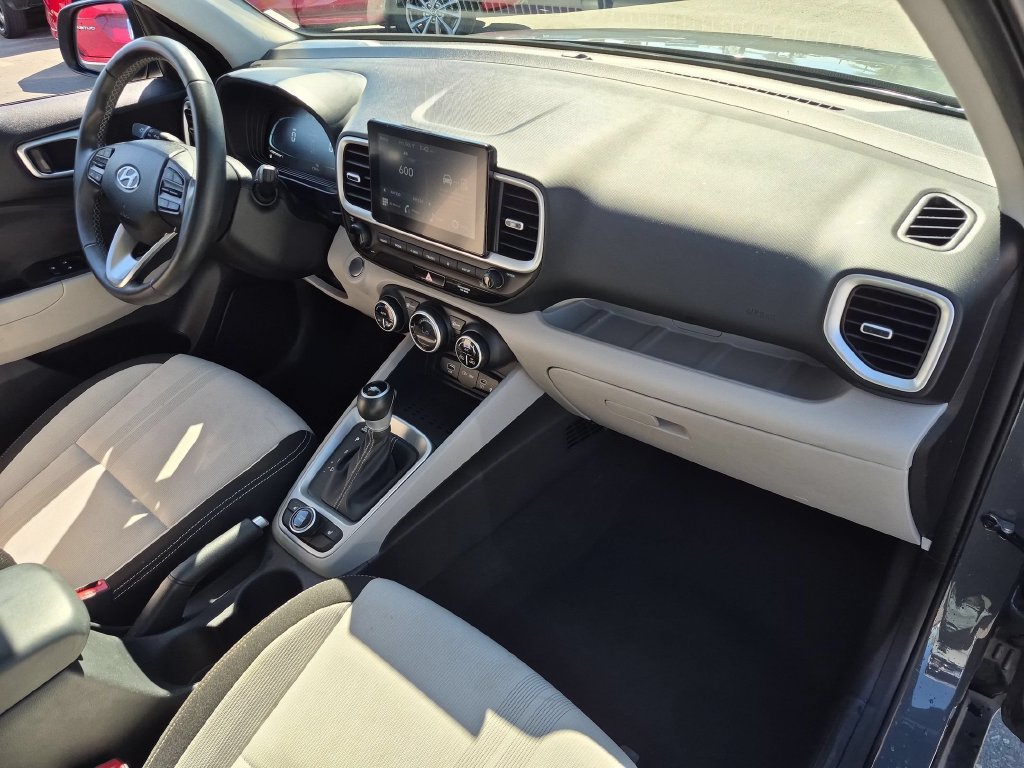 Used 2026 Hyundai Venue SEL FWD image 32