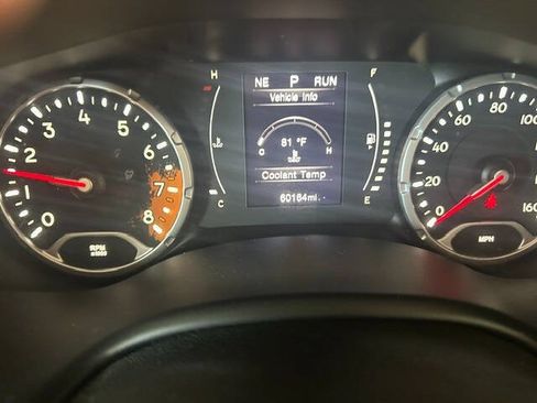 Used 2016 Jeep Renegade Latitude w/ Popular Equipment Group AWD/4WD image 18