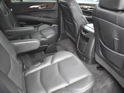 Used 2020 Cadillac Escalade Luxury w/ LPO, Radiant Package AWD/4WD image 34