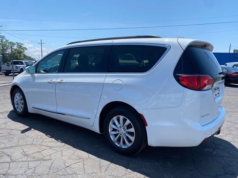 Used 2017 Chrysler Pacifica Touring-L w/ Safetytec Group FWD image 7