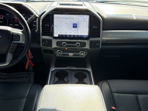 Certified 2022 Ford F250 Lariat w/ Black Appearance Package image 13