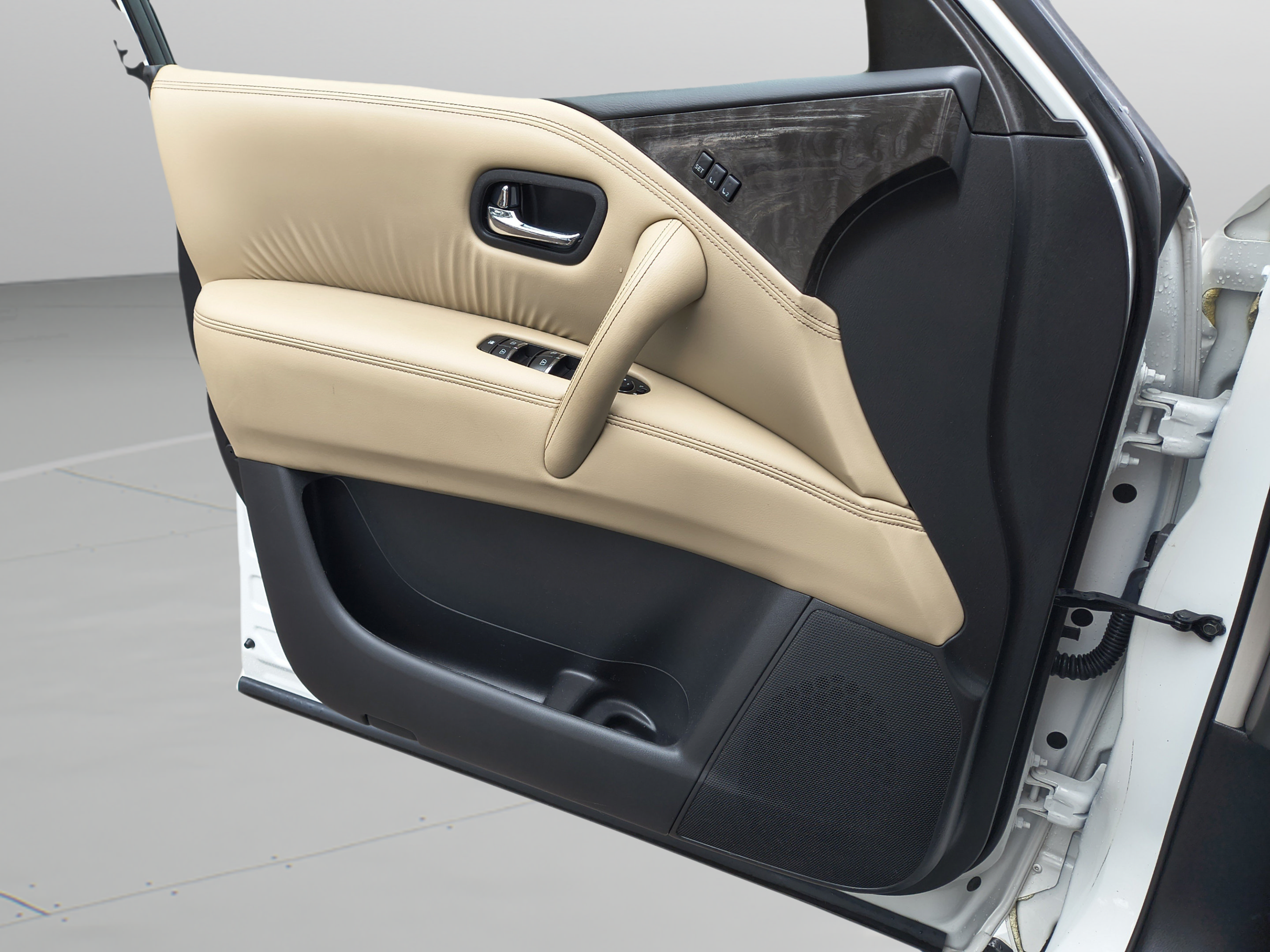 Certified 2022 Nissan Armada Platinum w/ Captain's Chairs Package RWD image 28