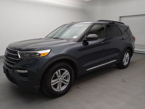 Used 2022 Ford Explorer XLT w/ Equipment Group 202A image 2