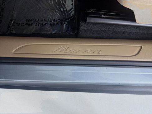 Certified 2025 Porsche Macan image 10