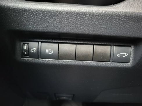 Used 2021 Toyota RAV4 XLE w/ Convenience Package FWD image 22