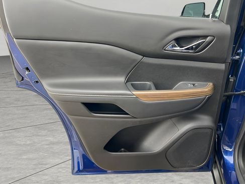 Used 2023 GMC Acadia SLE w/ Driver Convenience Package image 27