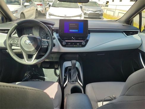 Used 2025 Toyota Corolla SE image 9