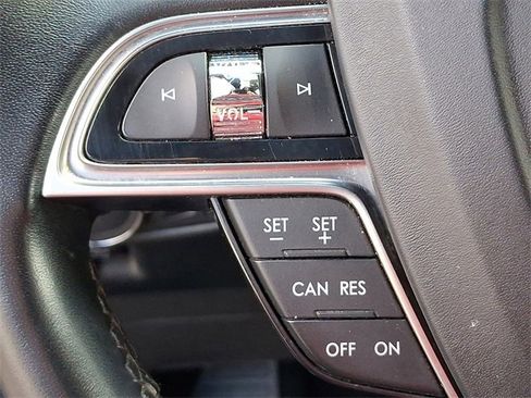 Used 2019 Lincoln Nautilus Select image 21