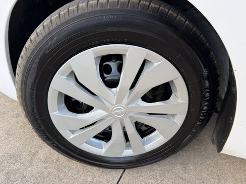 Used 2022 Nissan Versa S FWD image 37