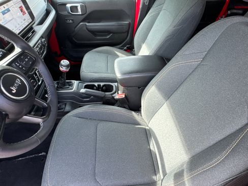 Used 2025 Jeep Wrangler Sport S image 9