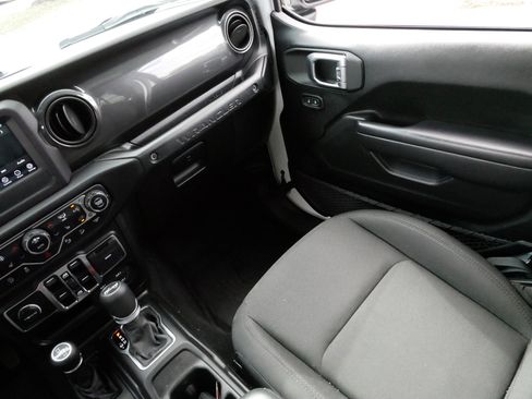 Used 2020 Jeep Wrangler Unlimited Sport image 11