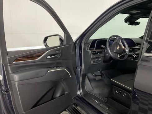 Used 2024 Cadillac Escalade ESV Premium Luxury w/ Performance Package AWD/4WD image 22