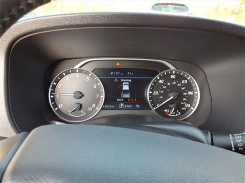 Certified 2024 Nissan Frontier SL image 8