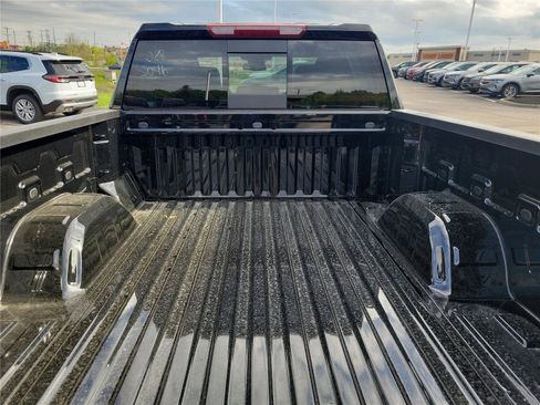 New 2026 GMC Sierra 1500 SLT image 9