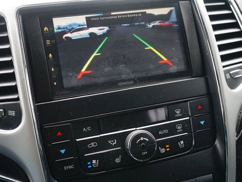 Used 2012 Jeep Grand Cherokee SRT8 w/ Luxury Group II image 20