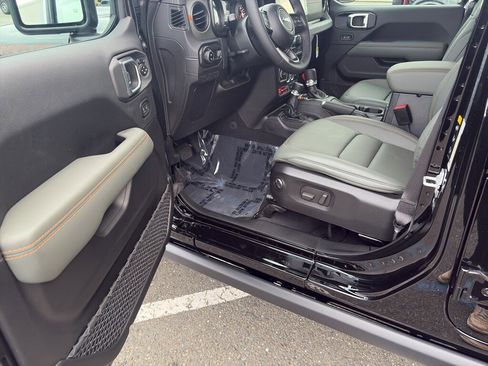 New 2026 Jeep Gladiator Mojave image 7