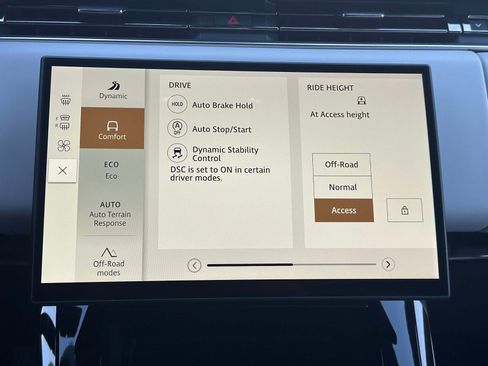 Used 2025 Land Rover Range Rover Sport SE image 11