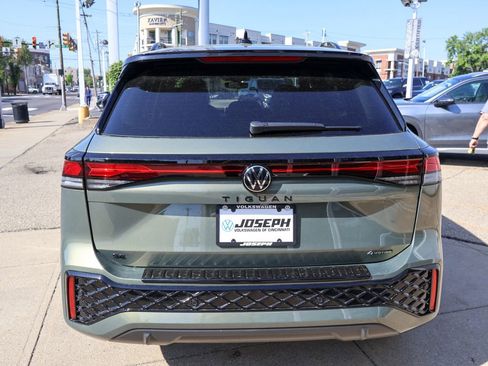 New 2026 Volkswagen Tiguan SE R-Line AWD/4WD image 4