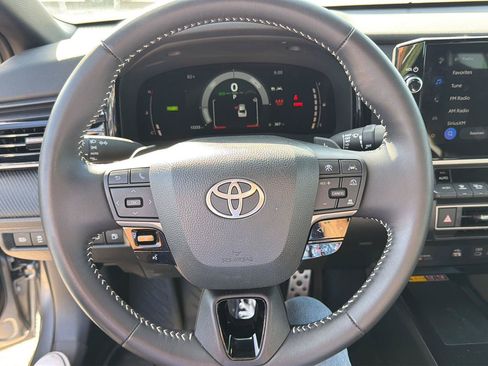 Used 2025 Toyota Camry SE FWD image 26