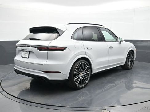 Certified 2021 Porsche Cayenne Turbo AWD/4WD image 23