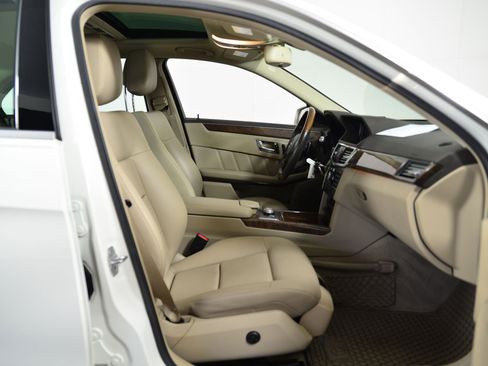 Used 2011 Mercedes-Benz E 350 4MATIC Sedan image 20