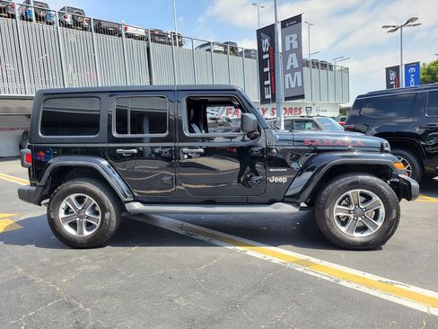 Used 2022 Jeep Wrangler Unlimited Sahara w/ Cold Weather Group AWD/4WD image 32