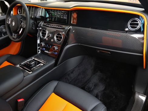 New 2026 Rolls-Royce Cullinan Black Badge AWD/4WD image 18