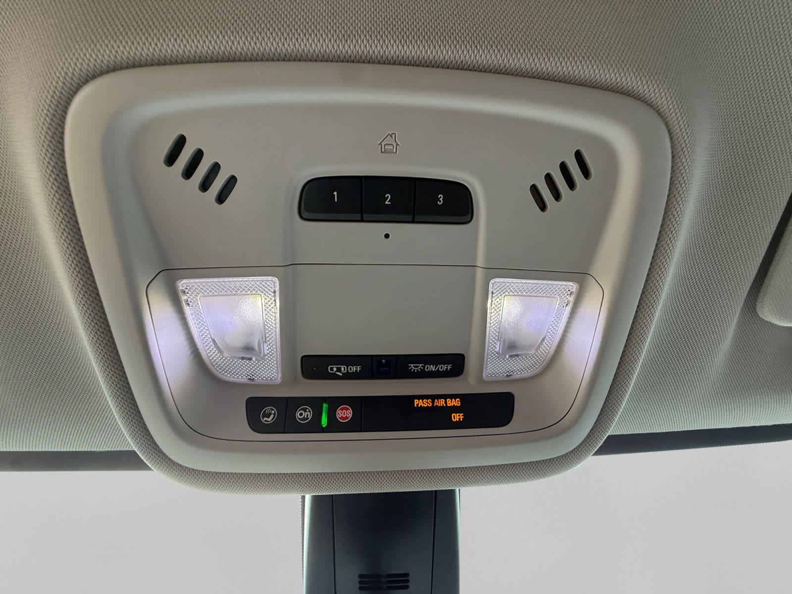 Used 2020 Chevrolet Traverse LT FWD image 18