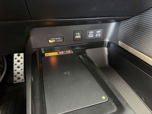 Used 2025 Toyota Camry SE w/ Multimedia Upgrade Package image 21