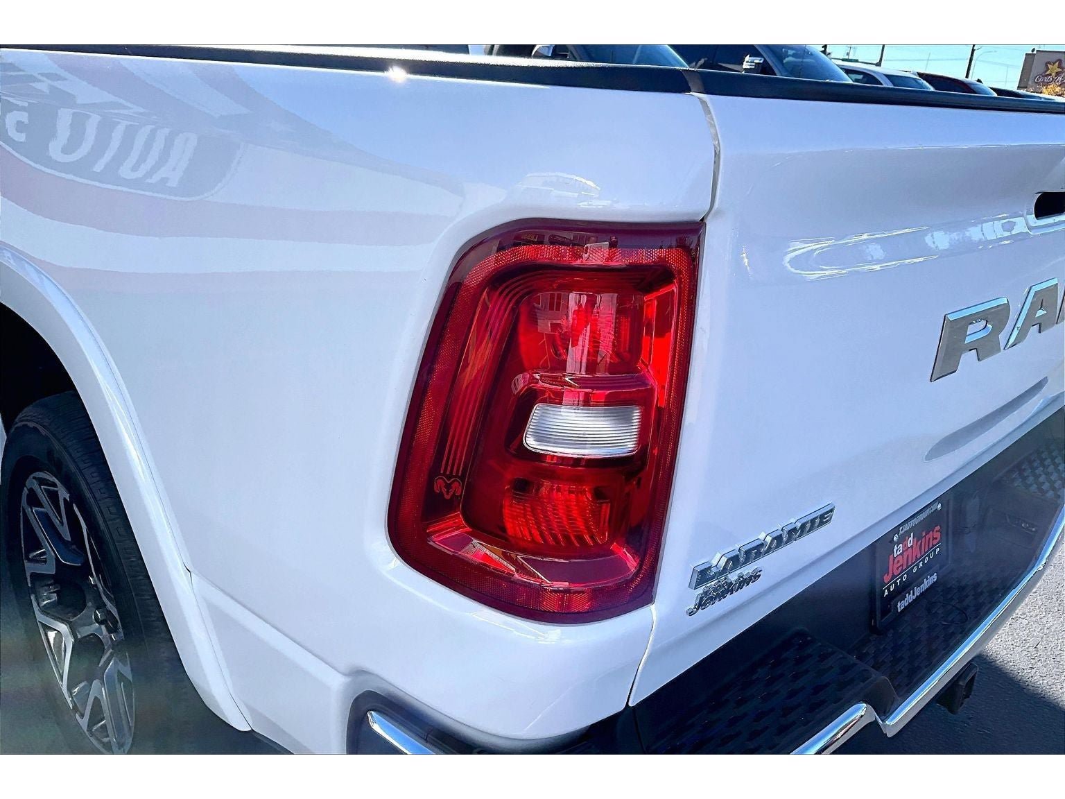 Used 2025 RAM 1500 Laramie AWD/4WD image 33