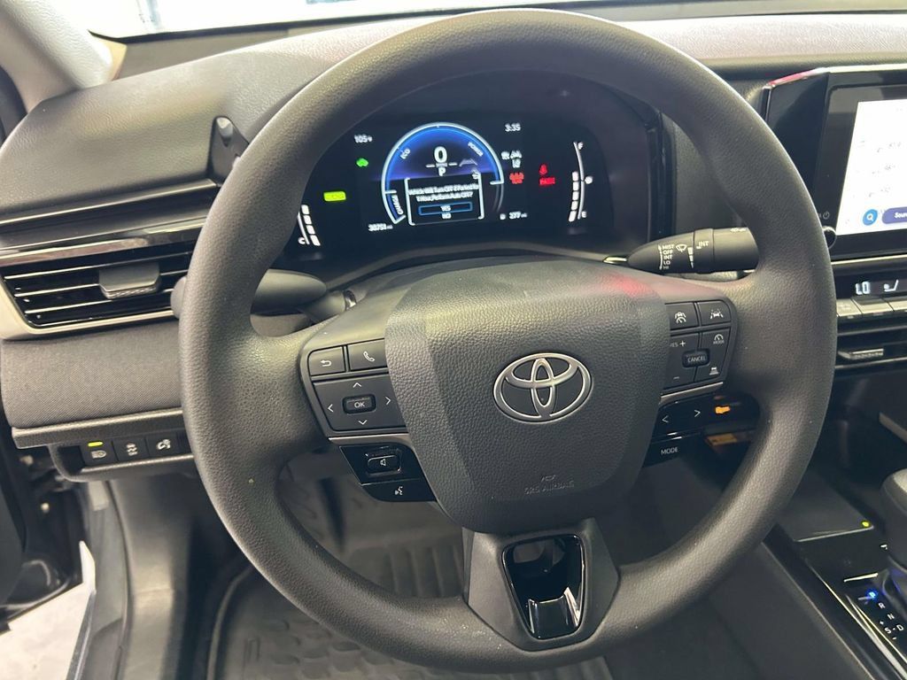 Used 2025 Toyota Camry LE w/ Convenience Package FWD image 19