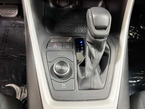 Certified 2021 Toyota RAV4 LE AWD/4WD image 21