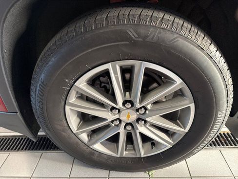 Used 2023 Chevrolet Traverse LT FWD image 12