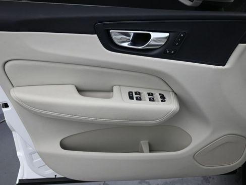 Certified 2023 Volvo XC60 B5 Plus w/ Protection Package Premier image 5