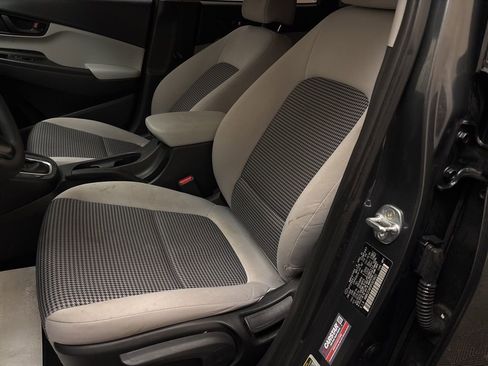 Used 2023 Hyundai Kona SE image 11