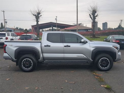Used 2024 Toyota Tacoma TRD Off-Road image 6