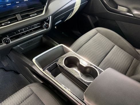 Used 2025 Chevrolet Equinox LT image 40