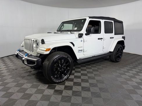 Used 2023 Jeep Wrangler Unlimited Sahara AWD/4WD image 3