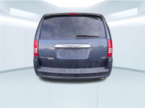 Used 2008 Chrysler Town & Country LX image 4