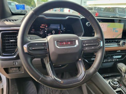 Used 2023 GMC Canyon AT4 w/ AT4 Premium Package AWD/4WD image 9