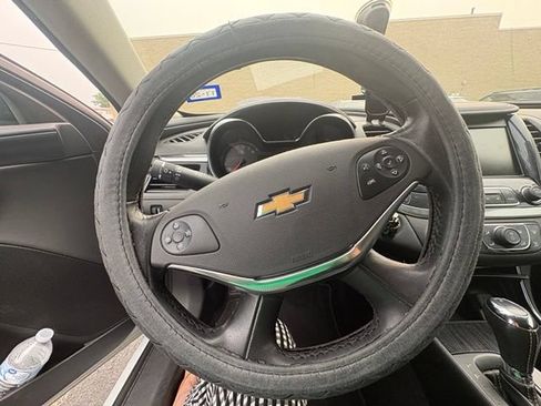 Used 2019 Chevrolet Impala LT FWD image 14