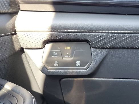 Used 2025 Volkswagen Atlas Cross Sport SEL R-Line AWD/4WD image 16
