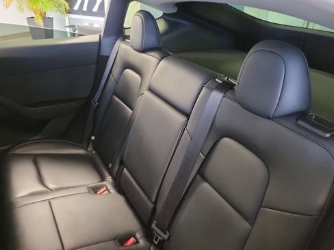 Used 2025 Tesla Model Y Long Range RWD image 14