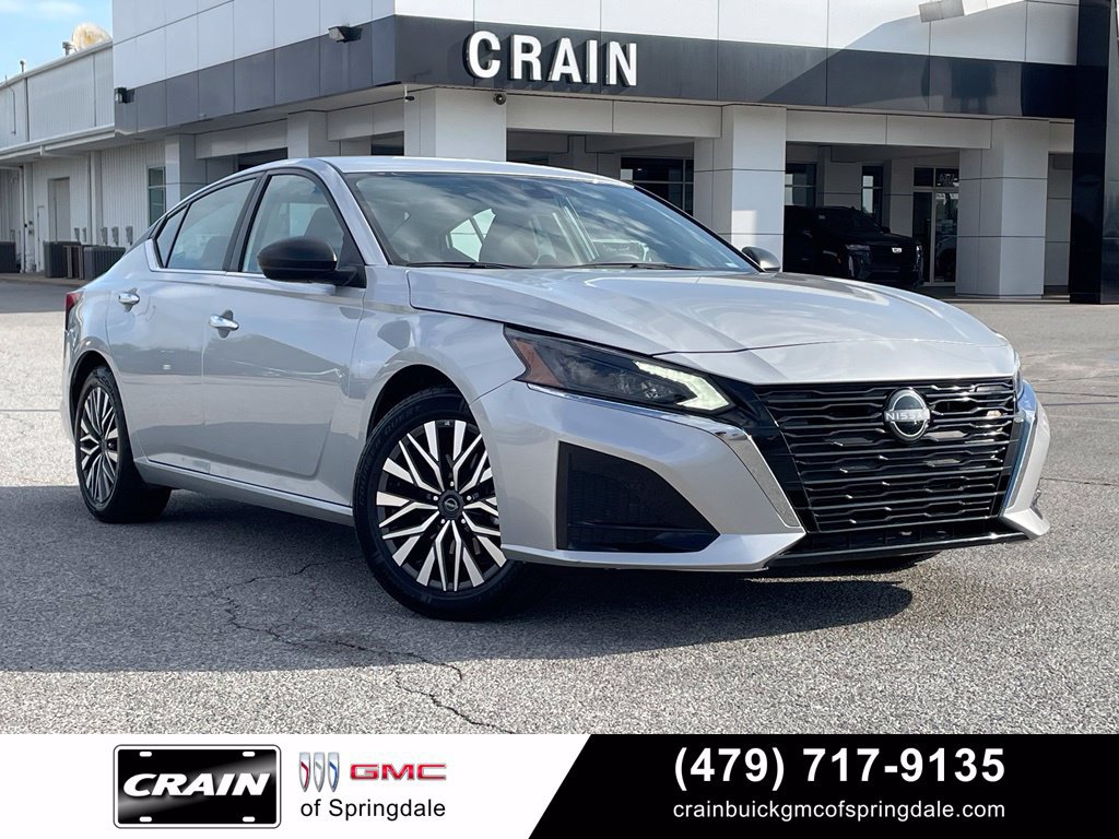 Used 2025 Nissan Altima 2.5 SV FWD image 1