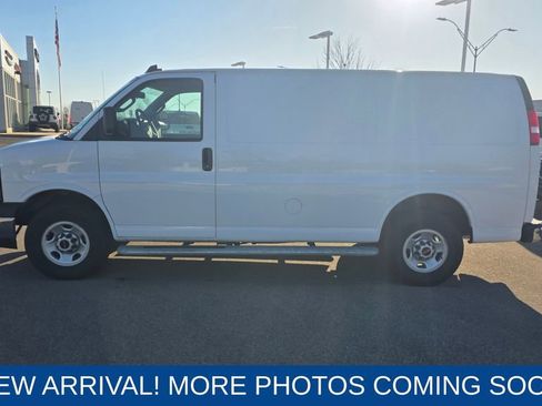 Used 2024 GMC Savana 2500 w/ Driver Convenience Package image 2