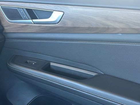 Used 2024 Volkswagen Atlas SE image 30