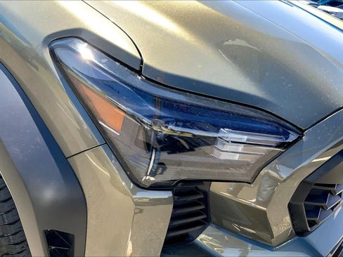 Used 2025 Toyota Tacoma TRD Off-Road image 28