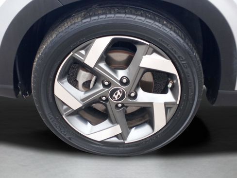 Used 2022 Hyundai Venue SEL w/ Cargo Package image 10