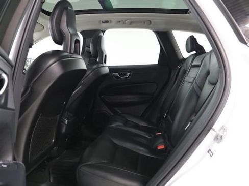 Used 2018 Volvo XC60 T5 Momentum w/ Vision Package AWD/4WD image 28