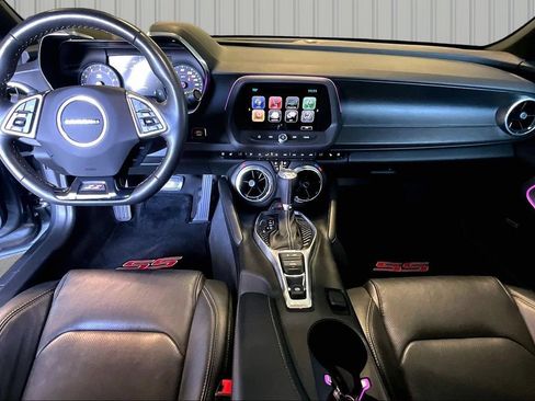 Used 2018 Chevrolet Camaro SS RWD image 6